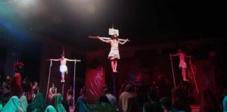Foto mostra Jesus Cristo crucificado