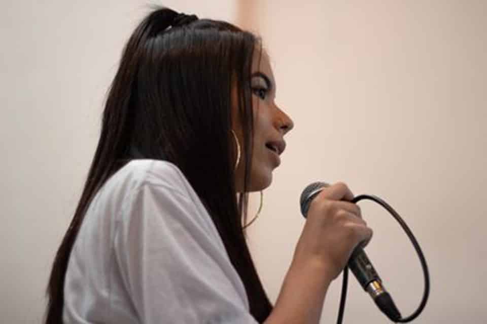 Poesia Falada ou como é chamada, Slam - a disputa é online, neste domingo, e terá 12 competidores