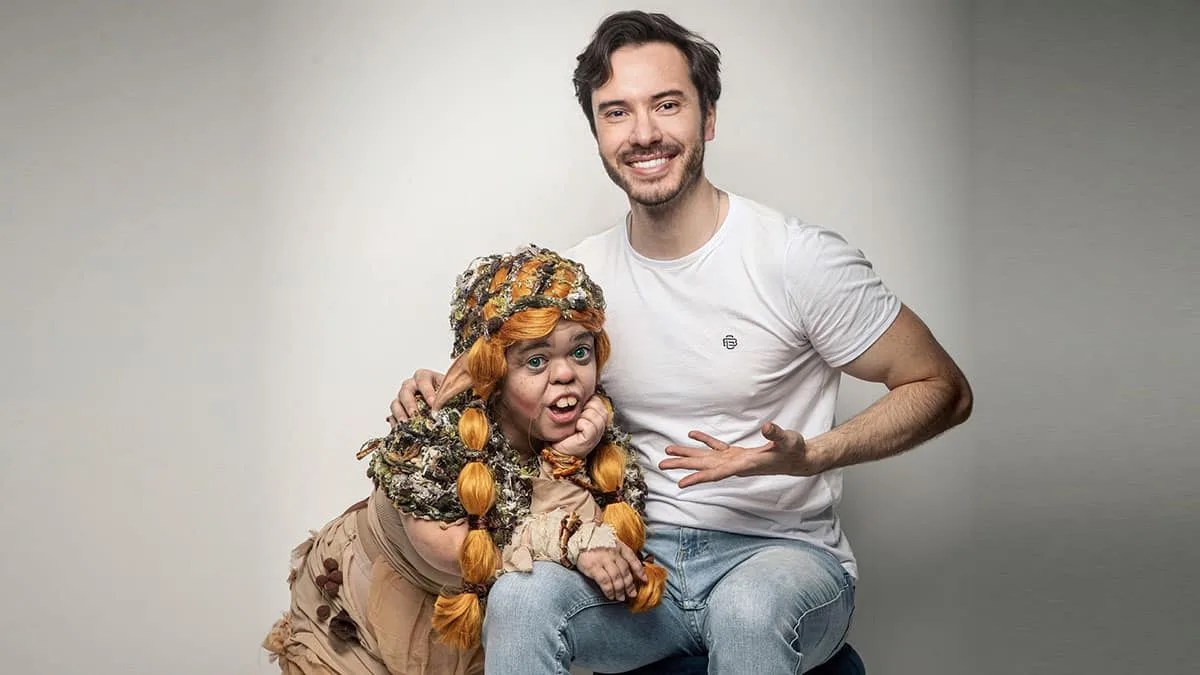 Maicon Clenk e a personagem VIK - Cred Tiago Muchaki