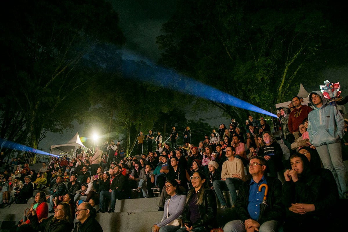 Luzes do Brasil espetáculo gratuito na Praça do Athletico