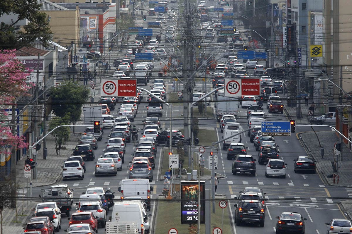 Quase 47% dos veículos do Paraná estão com o licenciamento irregular - Foto: Albari Rosa/AEN