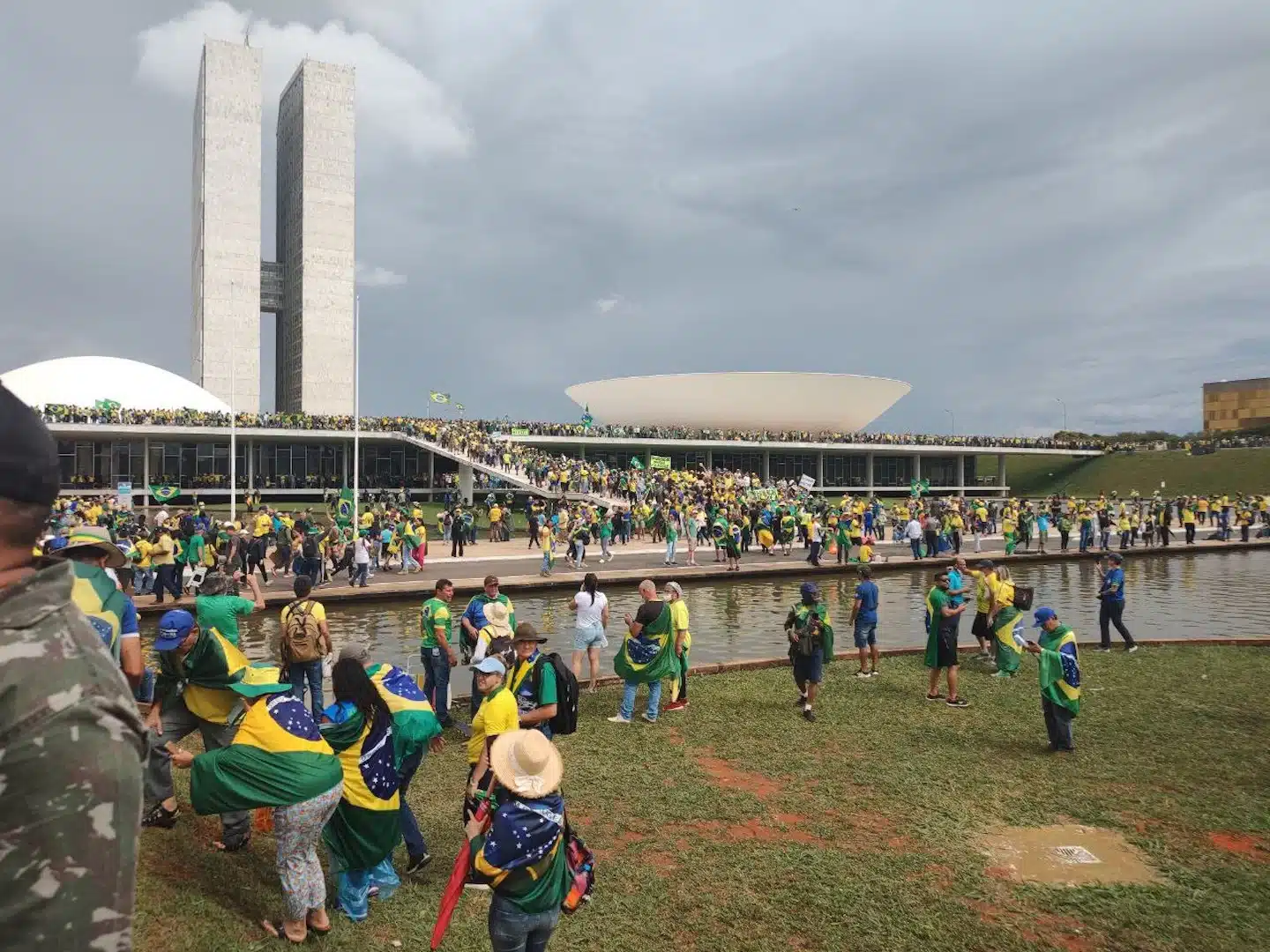 Manifestantes contrários ao resultado da eleição invadem o Congresso Nacional