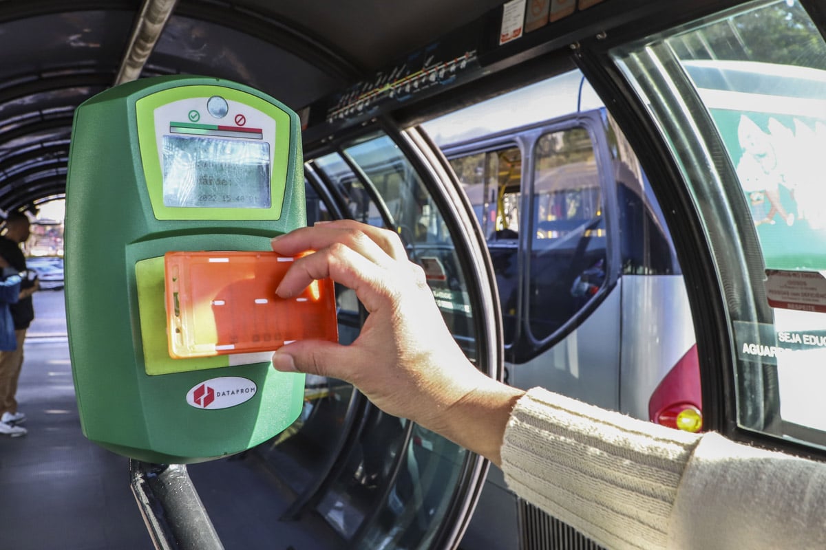 Pagamento da tarifa com cartão ajudou a reduzir em 87% número de assaltos no transporte coletivo. Foto: Hully Paiva/SMCS