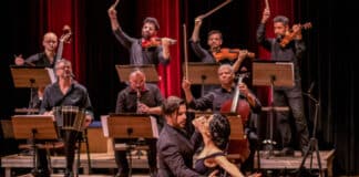 Orquestra Paranaense de Tango se apresenta em mail em Curitiba