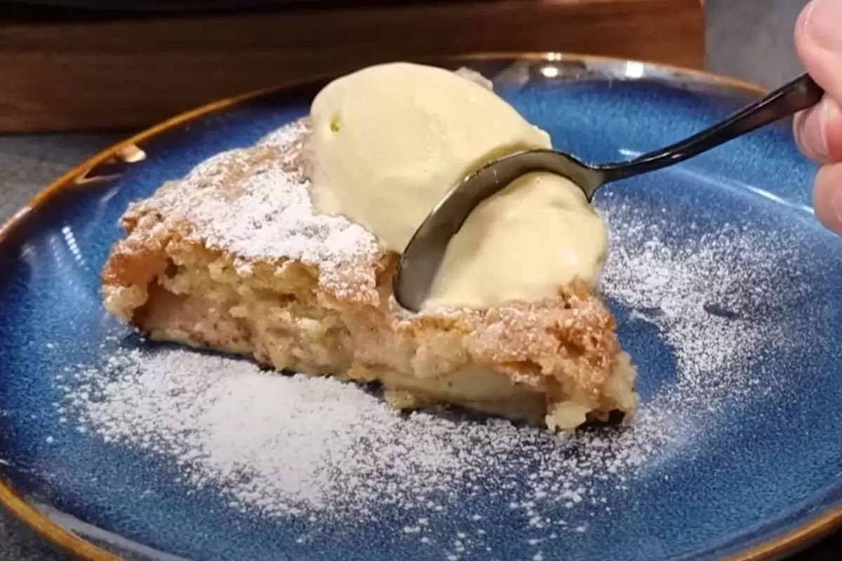 Torta de maçã alemã deliciosa fácil e rápida de fazer!