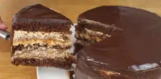 Bolo de Chocolate com Recheio de Doce de Leite: Uma Deliciosa Surpresa para as Festas!