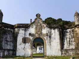 A fortificação é um dos principais atrativos da Ilha do Mel. (Foto: Mariana Alves)